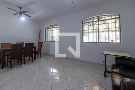 Sala de casa à venda com 4 quartos, 196m² em Ferreira, São Paulo