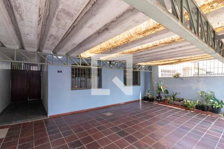 Casa à venda com 196m², 4 quartos e 3 vagas Casa à venda com 196m², 4 quartos e 3 vagasGaragem