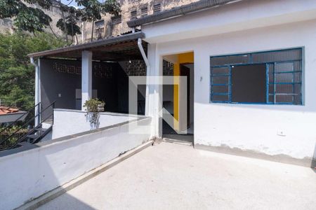 Casa à venda com 196m², 4 quartos e 3 vagas Casa à venda com 196m², 4 quartos e 3 vagasÁrea externa