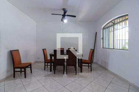 Casa à venda com 196m², 4 quartos e 3 vagas Casa à venda com 196m², 4 quartos e 3 vagasSala