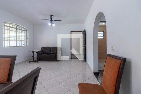 Sala de casa à venda com 4 quartos, 196m² em Ferreira, São Paulo