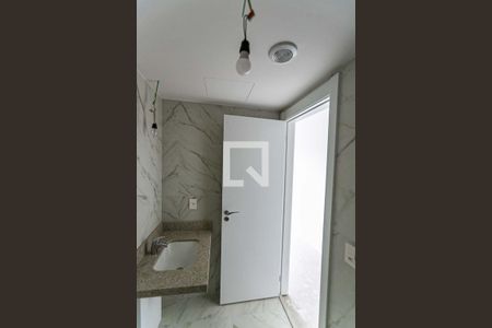 Banheiro de apartamento à venda com 1 quarto, 43m² em Petrópolis, Porto Alegre