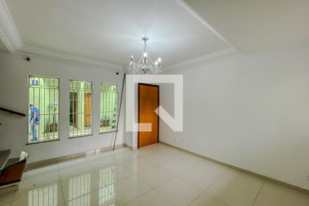 Casa de condomínio à venda com 130m², 3 quartos e 4 vagasSala
