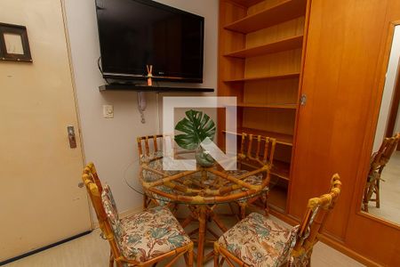 Sala/Quarto de apartamento à venda com 1 quarto, 38m² em Cristo Redentor, Porto Alegre