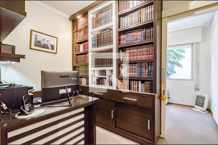 Apartamento à venda com 160m², 3 quartos e 2 vagas Apartamento à venda com 160m², 3 quartos e 2 vagasEscritório