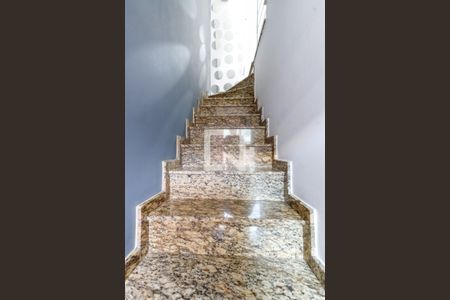 Escada Quartos de casa para alugar com 2 quartos, 99m² em Vila Dom Pedro Ii, São Paulo