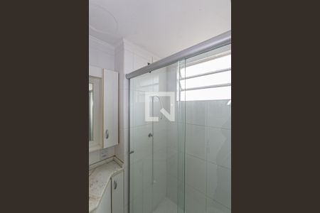 Banheiro de apartamento para alugar com 1 quarto, 54m² em Glória, Porto Alegre