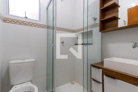 Banheiro da Suíte de casa de condomínio para alugar com 2 quartos, 52m² em Vila Gustavo, São Paulo