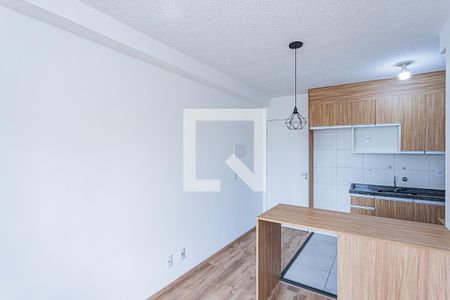 Sala e cozinha de apartamento para alugar com 1 quarto, 27m² em Sítio Morro Grande, São Paulo