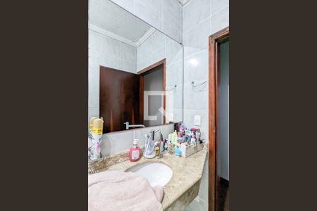 Casa à venda com 206m², 3 quartos e 2 vagasBanheiro