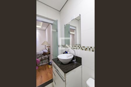 Casa à venda com 206m², 3 quartos e 2 vagasBanheiro da suíte da edícula