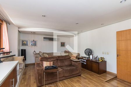 Casa para alugar com 300m², 3 quartos e 5 vagasSala de TV