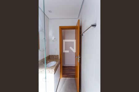 Apartamento à venda com 70m², 2 quartos e 2 vagas Apartamento à venda com 70m², 2 quartos e 2 vagasBanheiro da Suíte