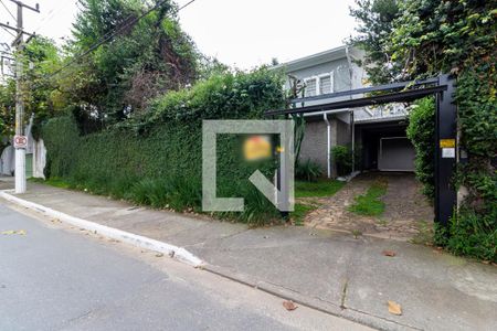 Casa à venda com 280m², 5 quartos e 5 vagasFachada