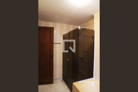 Apartamento à venda com 167m², 2 quartos e 2 vagasBanheiro da Suíte