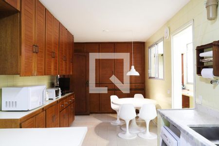 Apartamento à venda com 167m², 2 quartos e 2 vagasCozinha