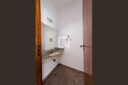 Casa à venda com 315m², 4 quartos e 3 vagas Casa à venda com 315m², 4 quartos e 3 vagasLavabo