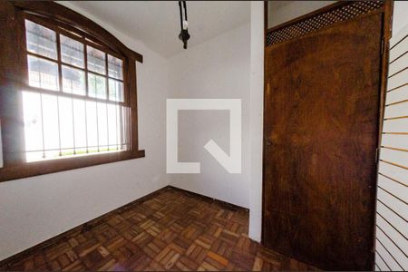 Casa à venda com 315m², 4 quartos e 3 vagas Casa à venda com 315m², 4 quartos e 3 vagasQuarto de serviço