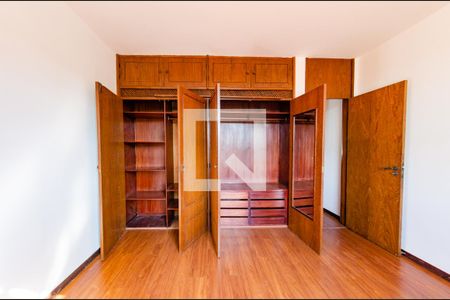 Casa à venda com 315m², 4 quartos e 3 vagas Casa à venda com 315m², 4 quartos e 3 vagasQuarto 1