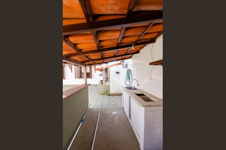 Casa à venda com 315m², 4 quartos e 3 vagas Casa à venda com 315m², 4 quartos e 3 vagasQuintal