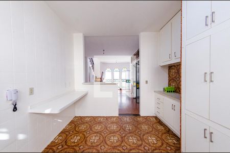 Casa à venda com 315m², 4 quartos e 3 vagas Casa à venda com 315m², 4 quartos e 3 vagasCozinha