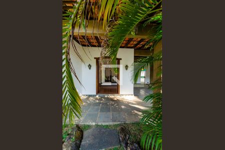 Casa à venda com 315m², 4 quartos e 3 vagas Casa à venda com 315m², 4 quartos e 3 vagasEntrada