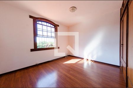 Casa à venda com 315m², 4 quartos e 3 vagas Casa à venda com 315m², 4 quartos e 3 vagasQuarto 1