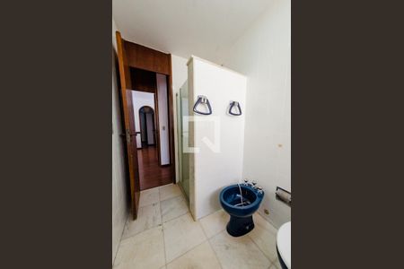 Casa à venda com 315m², 4 quartos e 3 vagas Casa à venda com 315m², 4 quartos e 3 vagasBanheiro da suíte 2