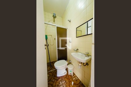 Casa à venda com 315m², 4 quartos e 3 vagas Casa à venda com 315m², 4 quartos e 3 vagasBanheiro de serviço