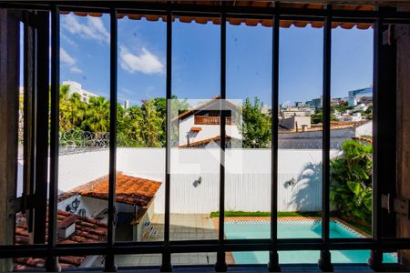 Casa à venda com 315m², 4 quartos e 3 vagas Casa à venda com 315m², 4 quartos e 3 vagasVista