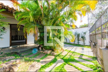 Casa à venda com 315m², 4 quartos e 3 vagas Casa à venda com 315m², 4 quartos e 3 vagasÁrea