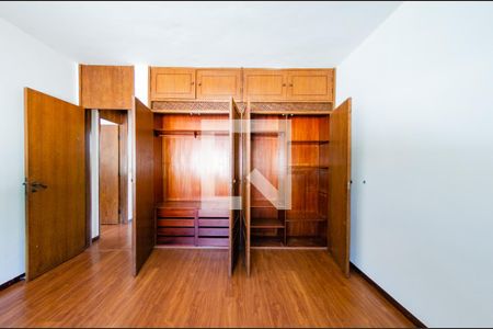 Casa à venda com 315m², 4 quartos e 3 vagas Casa à venda com 315m², 4 quartos e 3 vagasQuarto 2