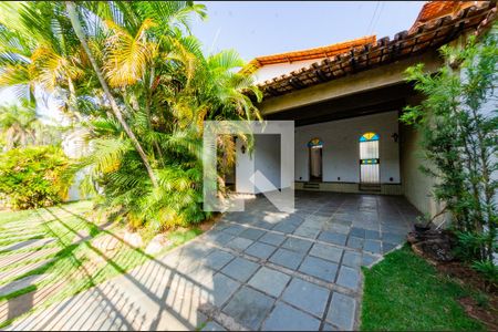 Casa à venda com 315m², 4 quartos e 3 vagas Casa à venda com 315m², 4 quartos e 3 vagasÁrea