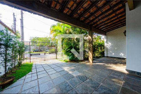 Casa à venda com 315m², 4 quartos e 3 vagas Casa à venda com 315m², 4 quartos e 3 vagasGaragem