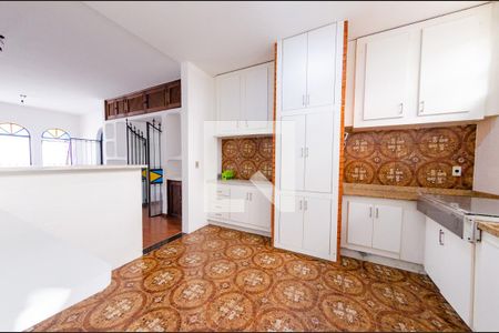 Casa à venda com 315m², 4 quartos e 3 vagas Casa à venda com 315m², 4 quartos e 3 vagasCozinha