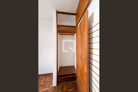 Casa à venda com 315m², 4 quartos e 3 vagas Casa à venda com 315m², 4 quartos e 3 vagasQuarto de serviço