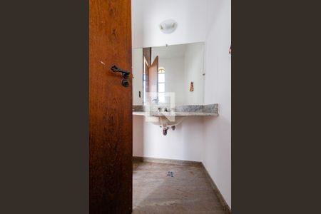 Casa à venda com 315m², 4 quartos e 3 vagas Casa à venda com 315m², 4 quartos e 3 vagasLavabo