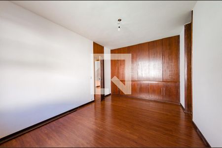 Casa à venda com 315m², 4 quartos e 3 vagas Casa à venda com 315m², 4 quartos e 3 vagasSuíte 1