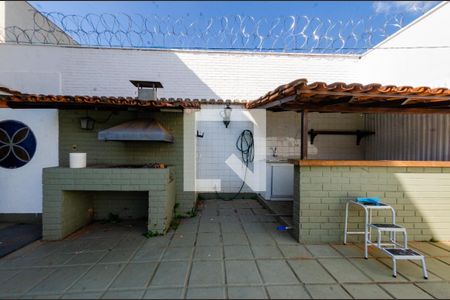 Casa à venda com 315m², 4 quartos e 3 vagas Casa à venda com 315m², 4 quartos e 3 vagasChurrasqueira