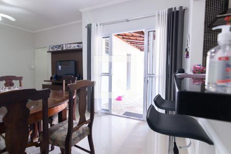 Sala de casa à venda com 2 quartos, 120m² em Vila Santana, Campinas