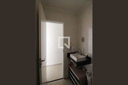 Casa à venda com 200m², 3 quartos e 2 vagas Casa à venda com 200m², 3 quartos e 2 vagasBanheiro