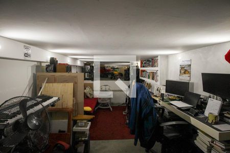 Casa à venda com 200m², 3 quartos e 2 vagas Casa à venda com 200m², 3 quartos e 2 vagasEscritório