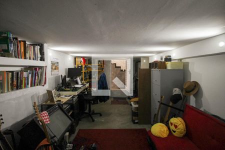 Casa à venda com 200m², 3 quartos e 2 vagas Casa à venda com 200m², 3 quartos e 2 vagasEscritório