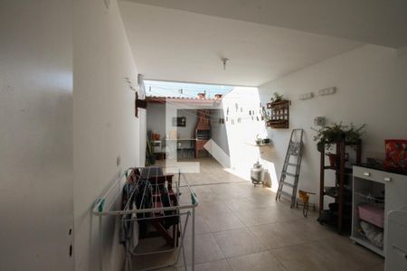 Casa à venda com 200m², 3 quartos e 2 vagas Casa à venda com 200m², 3 quartos e 2 vagasÁrea de Serviço