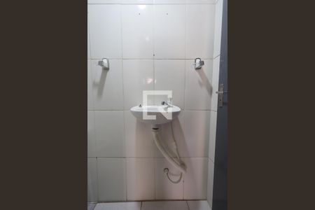 Banheiro de casa de condomínio para alugar com 1 quarto, 50m² em Vila Paulicéia, São Paulo