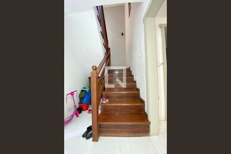 Casa à venda com 429m², 3 quartos e 2 vagasEscada