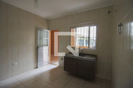 Cozinha de casa para alugar com 1 quarto, 50m² em Parque dos Bancários, São Paulo