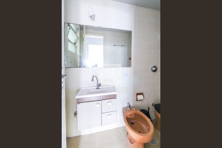 Banheiro de apartamento para alugar com 1 quarto, 52m² em Jardim do Salso, Porto Alegre