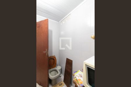 Casa para alugar com 250m², 3 quartos e 3 vagas Casa para alugar com 250m², 3 quartos e 3 vagasBanheiro - casa fundos