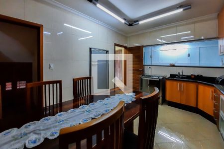 Casa à venda com 242m², 3 quartos e 3 vagasCozinha